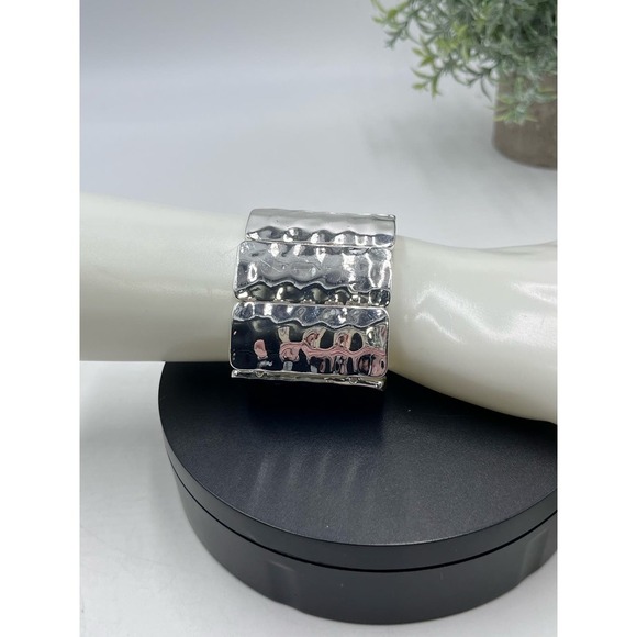 RLM Soho Signed Designer Hammered Silver Tone Stretch Bracelet - Picture 2 of 10